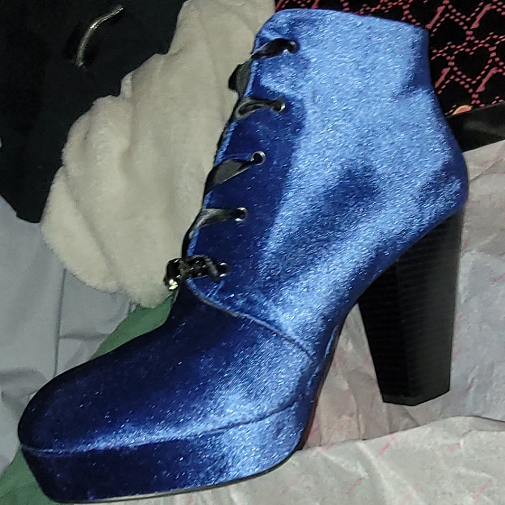 NWOT suedette ankle boots